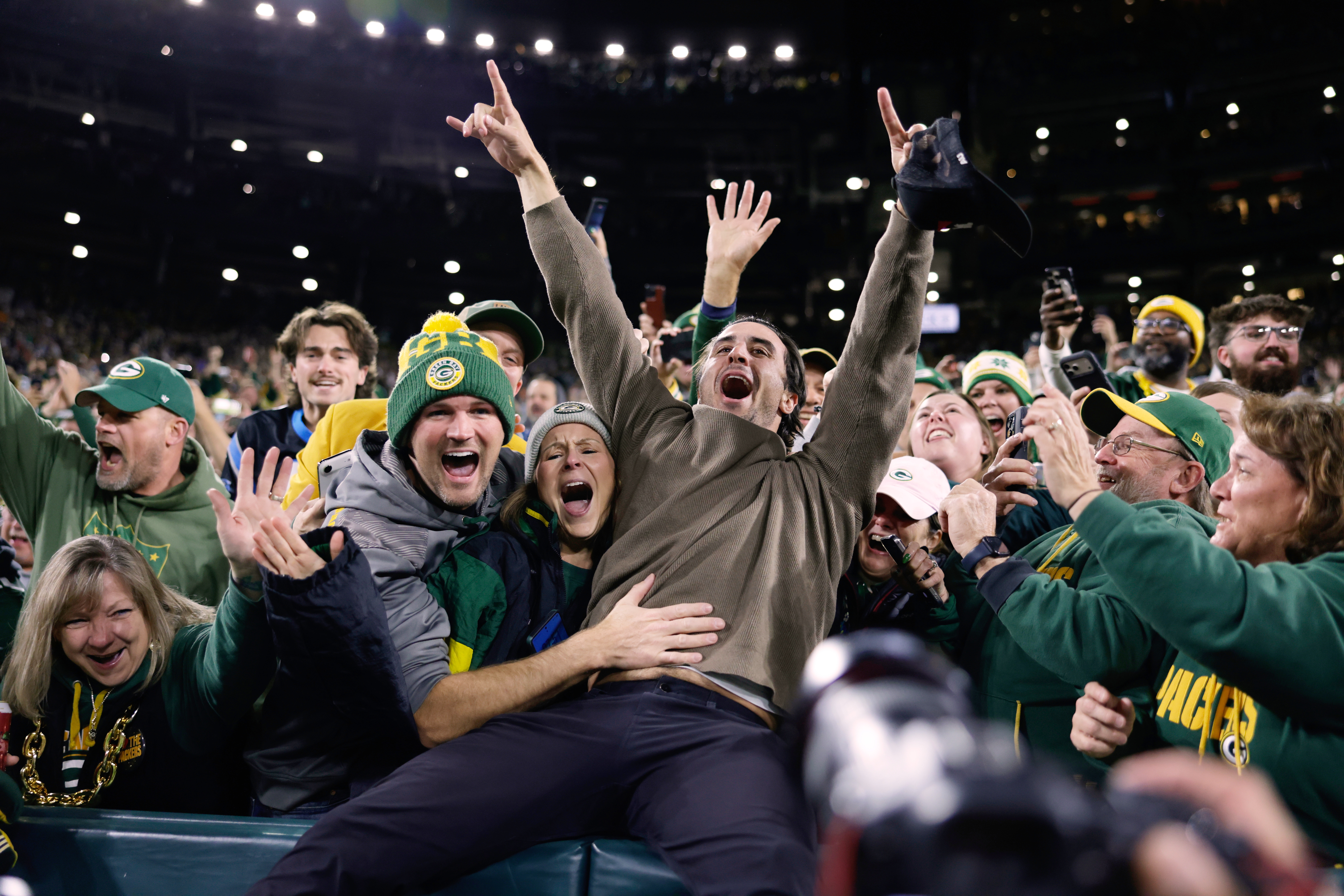 Brewers visit Lambeau Field the day after clinching the World Series — Appleton Government news