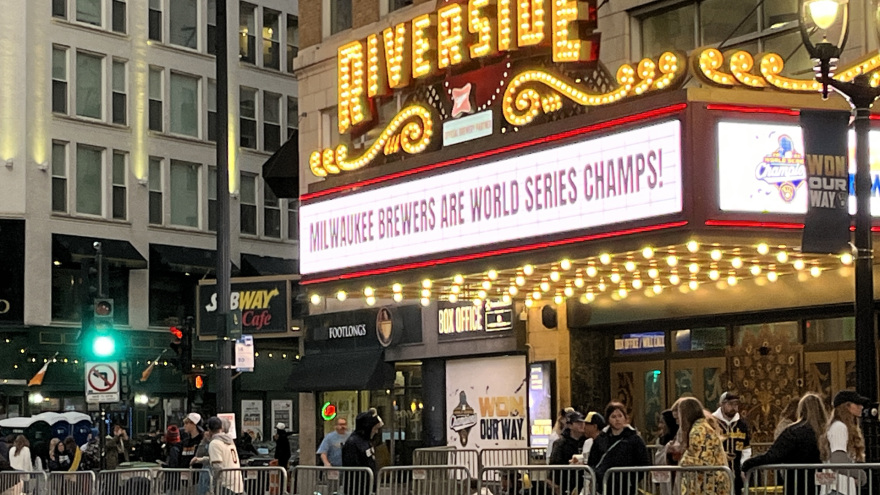 Photos from the Milwaukee Brewers World Series parade, from setup to celebration 🎊 — CBS 58 Milwaukee
